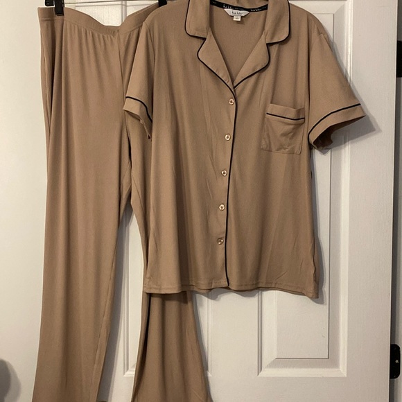 Nicole Miller Other - Nicole Miller 2 piece pajama set, brand new.  Inseam 30 , lightweight and soft.